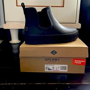 Sperry short ankle rain boot